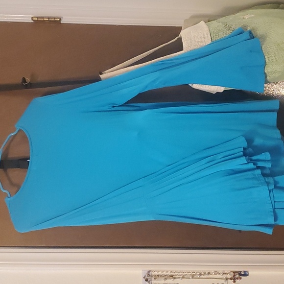 Blouses - Picture 3 of 4